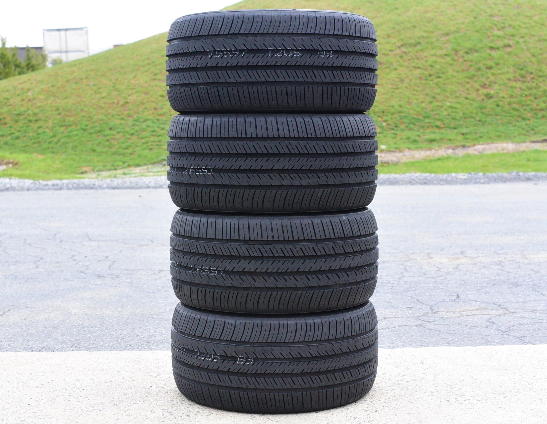 A set of 4 (4)265/35R20 99Y XL high-performance full-season tires for: 2015-23 Ford Mustang EcoBoost Premium, 2012-13 Audi A7 Quattro Base