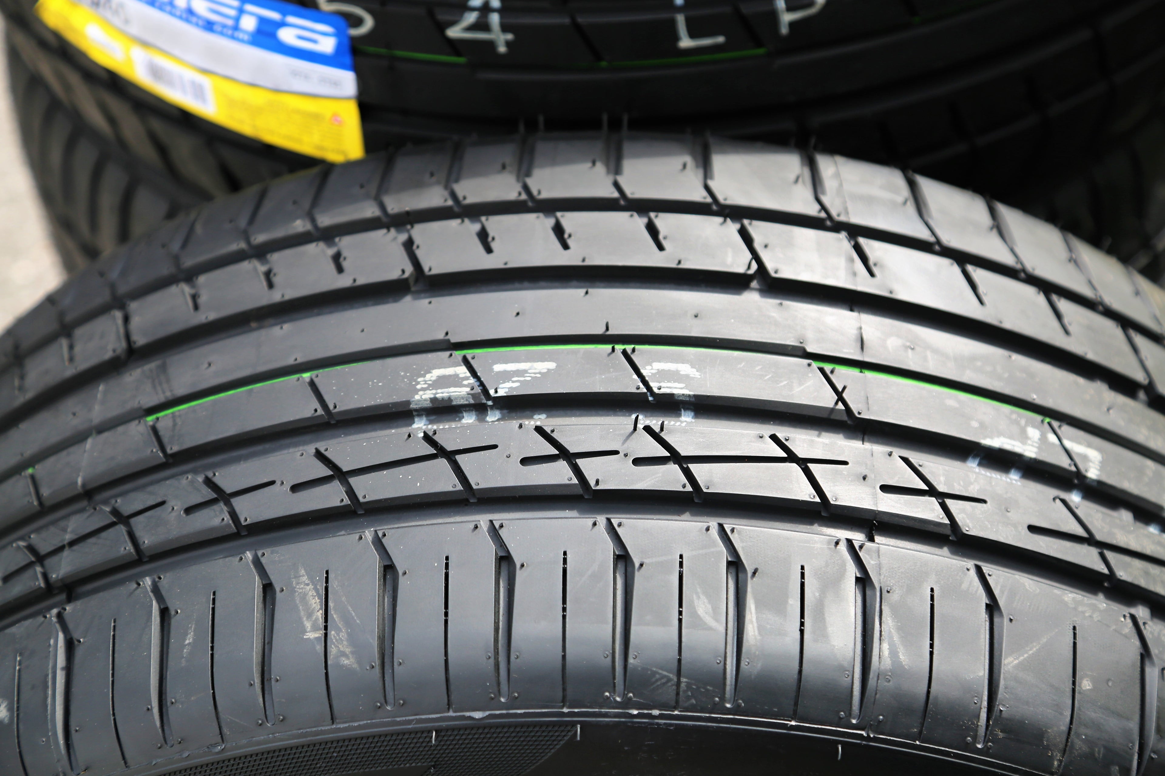 A set of 4 (quad) 285/35R21 ZR 105Y XL A/S performance tires